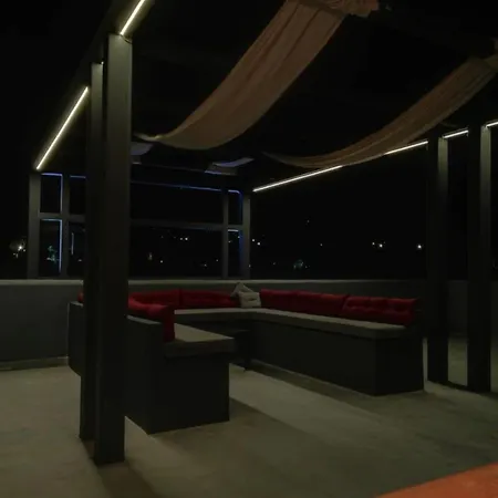 Azure & Olive Estate Feriehus
